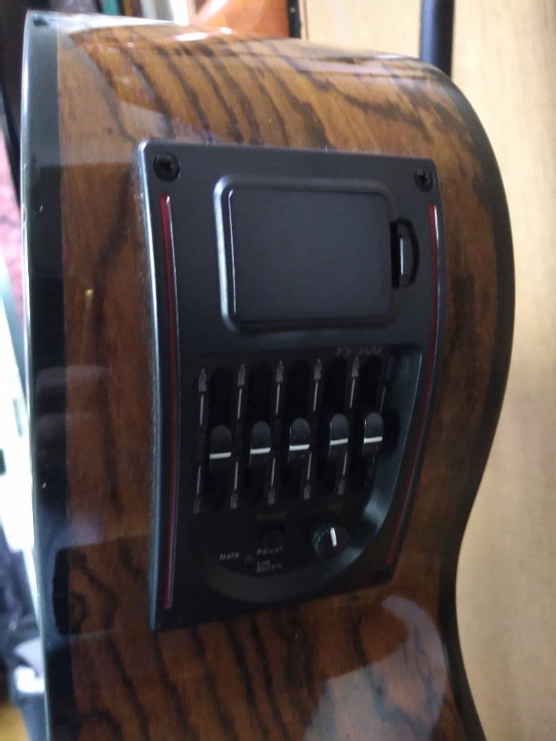 Rosso R-33　エレアコ仕様　希少材ボコーデ使用のモデル