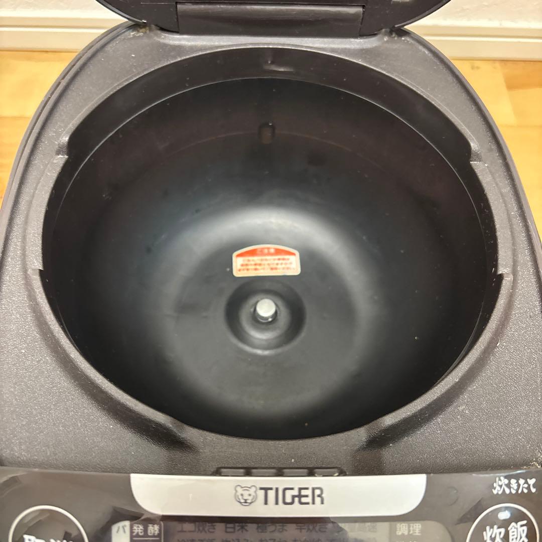 タイガーIHジャー炊飯器　JPW-D100 2023年製 5.5合