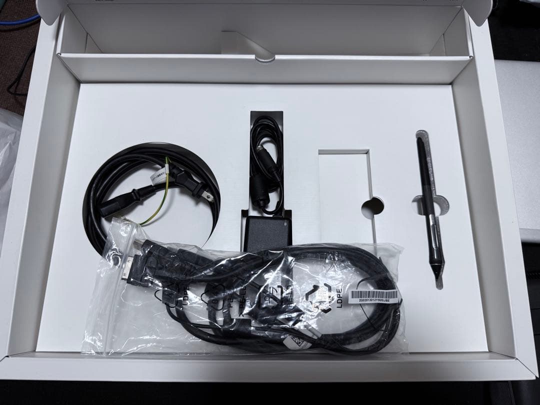 Wacom Cintiq 16 DTK1660K1D 液晶ペンタブレット