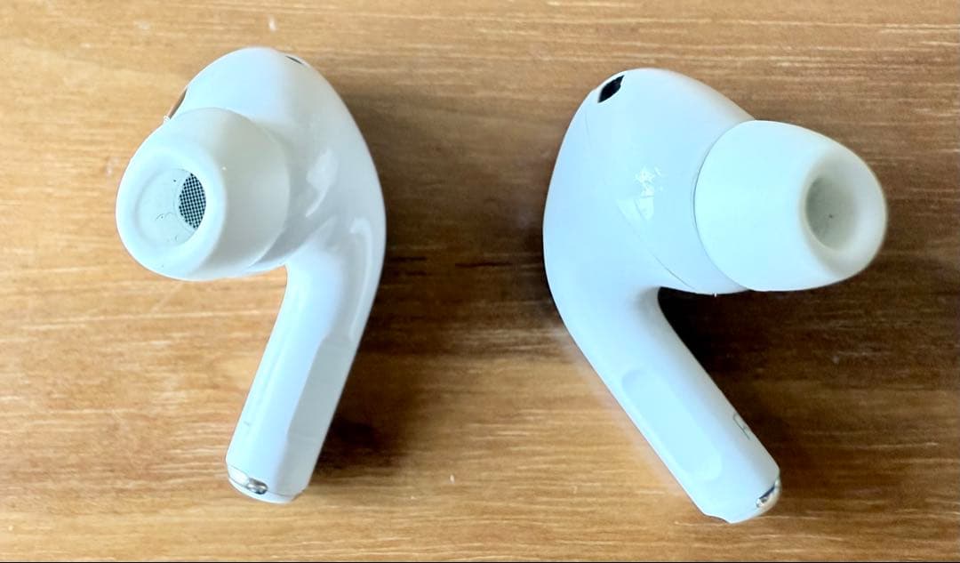 【美品】AirPods Pro 2 付属品完備　6月新品に交換済み
