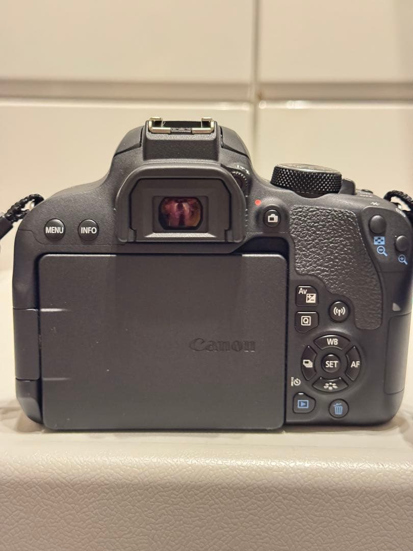 Canon Kiss x9i ダブルレンズキット レンズ保護付き