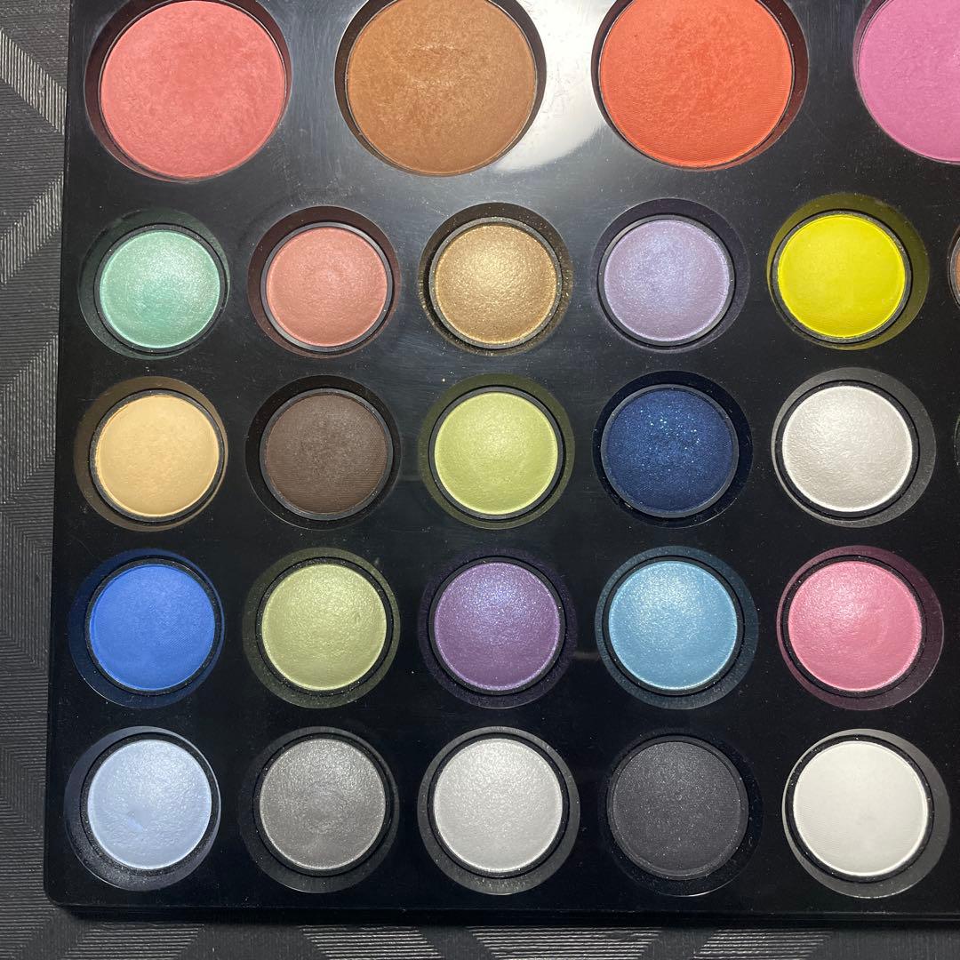 FACE アイシャドウ　定価37,000円