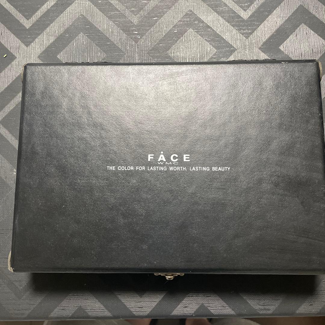 FACE アイシャドウ　定価37,000円