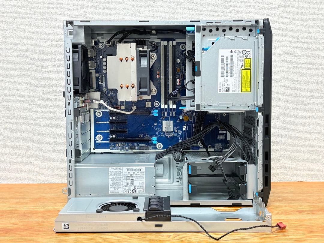ベアボーン状態のHP Z2 Tower G5 （Xeon W-1250P付き）