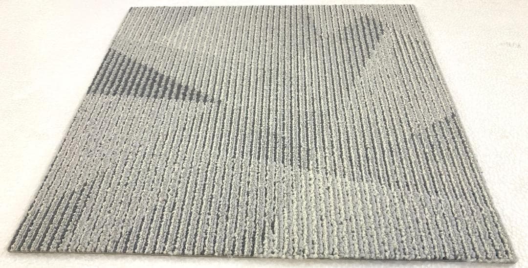 みゅー　タイルカーペット　３２枚　新品・未使用　国内メーカー　正規品