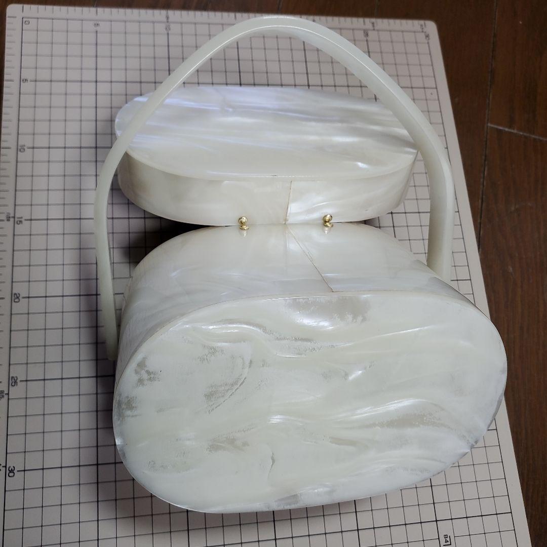レア✨ヴィンテージ✨白いセルロイドのバッグ✨17.5cmx11cmx高さ13cm
