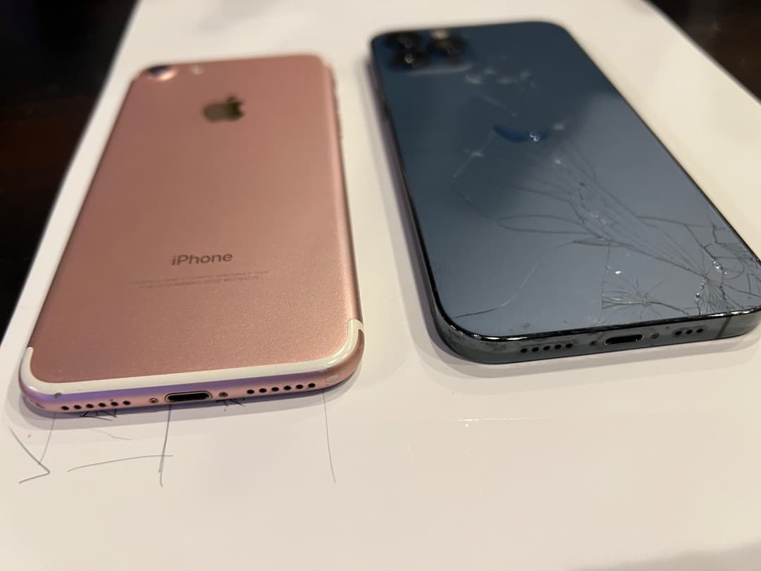 iPhone8とiPhone12 Pro