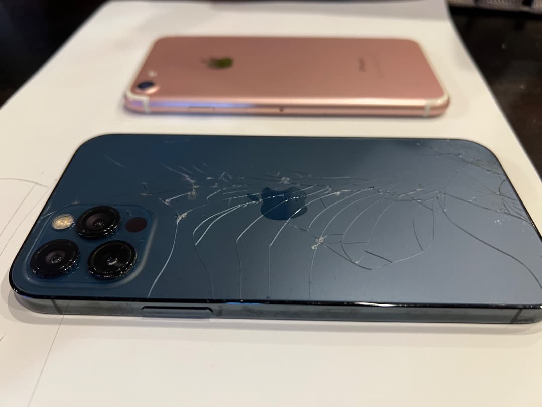 iPhone8とiPhone12 Pro