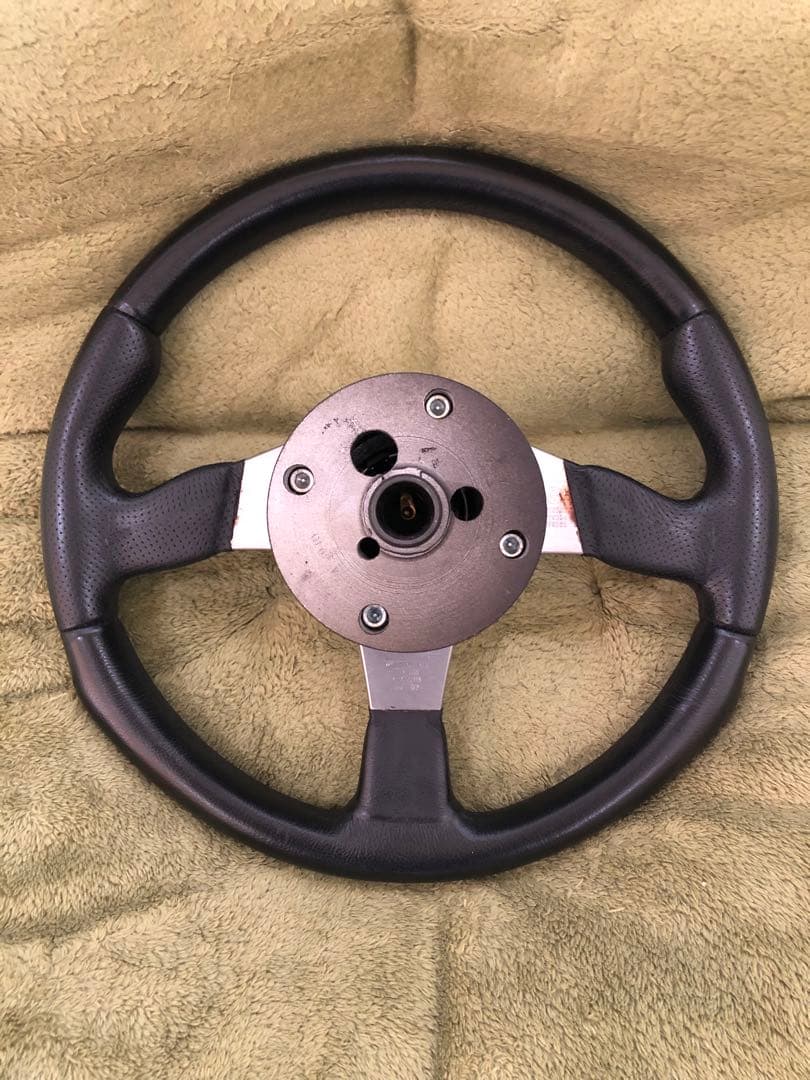 モモステアリング(ボス➕ホーンボタン付き)