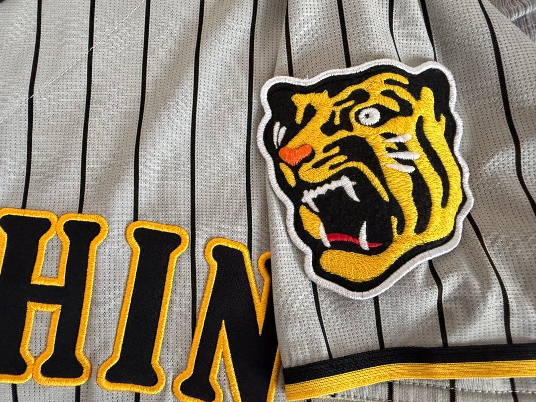 阪神タイガース 2022-24 ビジターユニフォーム 近本 Oサイズ