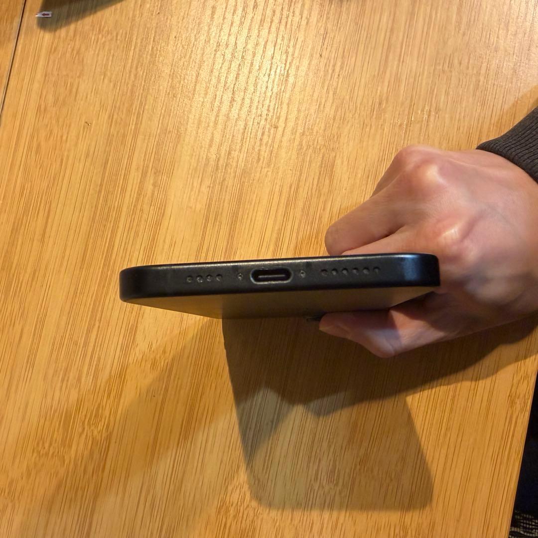 iPhone 15 Plus 128G ブラック　美品