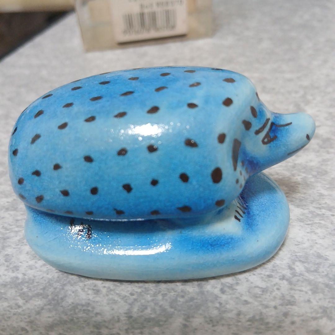 青いハリネズミ大英博物館のレプリカ陶器の置物