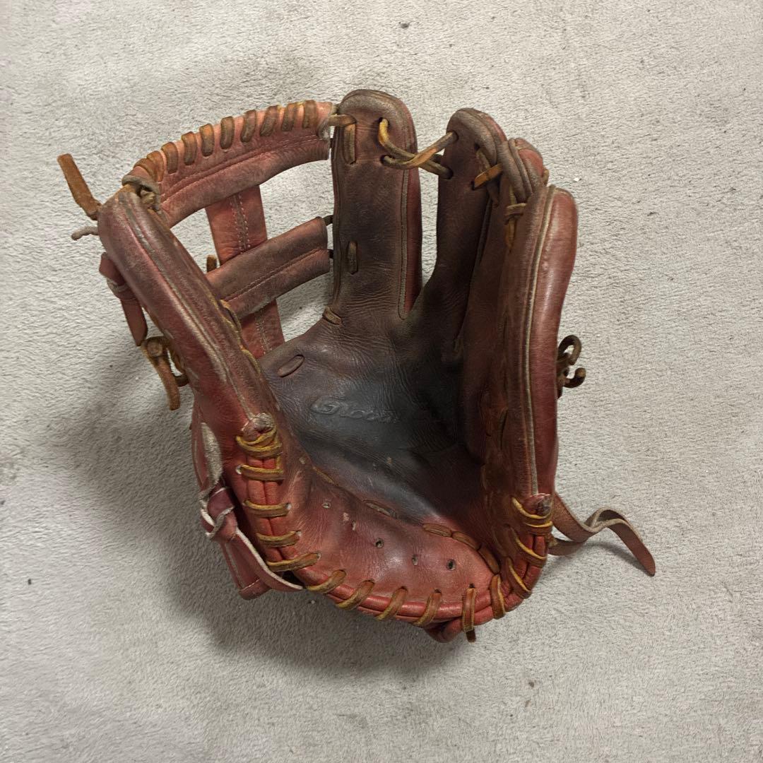 赤いレザー硬式野球グローブ