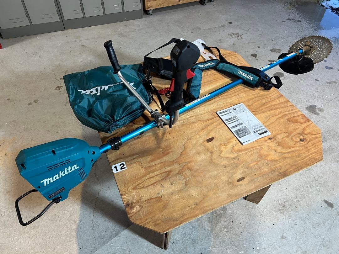 Makita 充電式草刈機モデルMUR012G