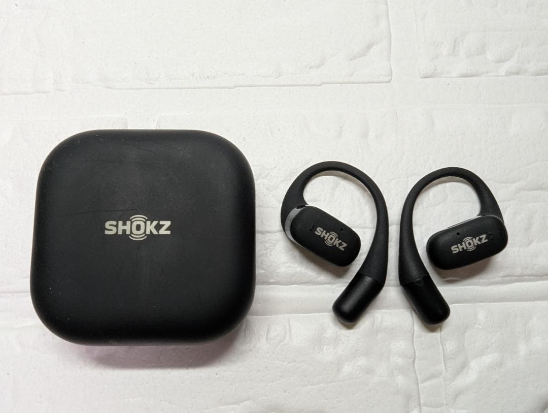 【美品】SHOKZ OPENFIT ワイヤレスイヤホン（ブラック）