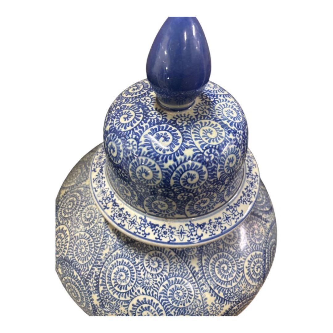 有田焼　蛸唐草　飾り壺　陶器の蓋付き壺　岐阜県揖斐郡池田町まで