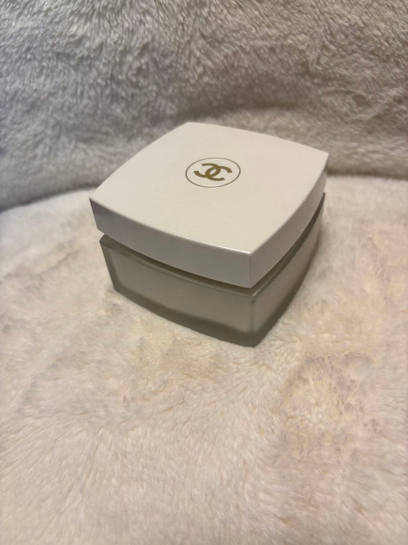 CHANEL ココ マドモアゼル シルキー　ボディクリーム 150g