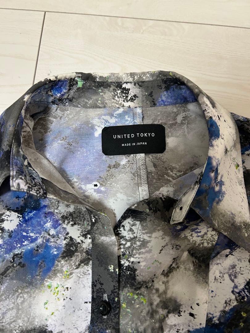 UNITED TOKYO プラケットスリーブプリントブラウス