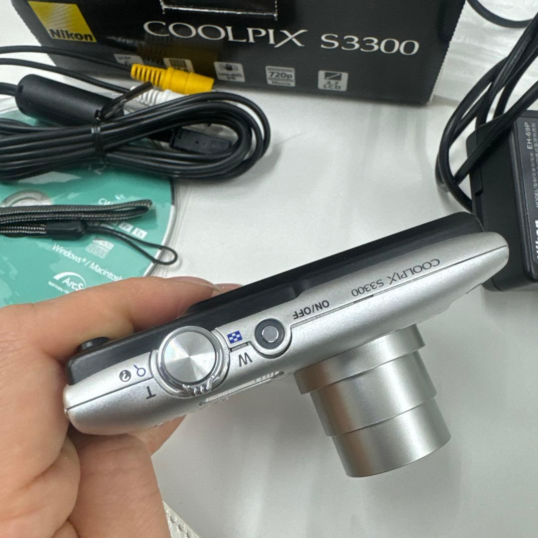 Nikon COOLPIX S3300　コンパクトデジタルカメラ　SDカード付