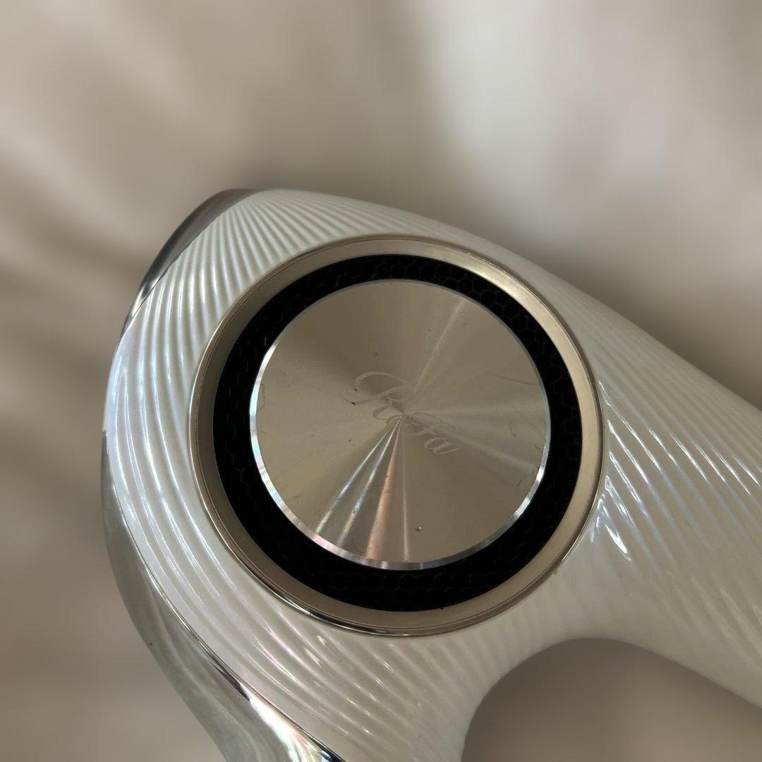 MTG ReFa BEAUTECH DRYER PROのホワイトモデル