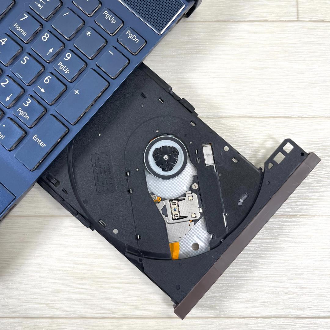 富士通 第8世代 i7 新品SSD1T＋HDD1T メモリ16G ノートパソコン