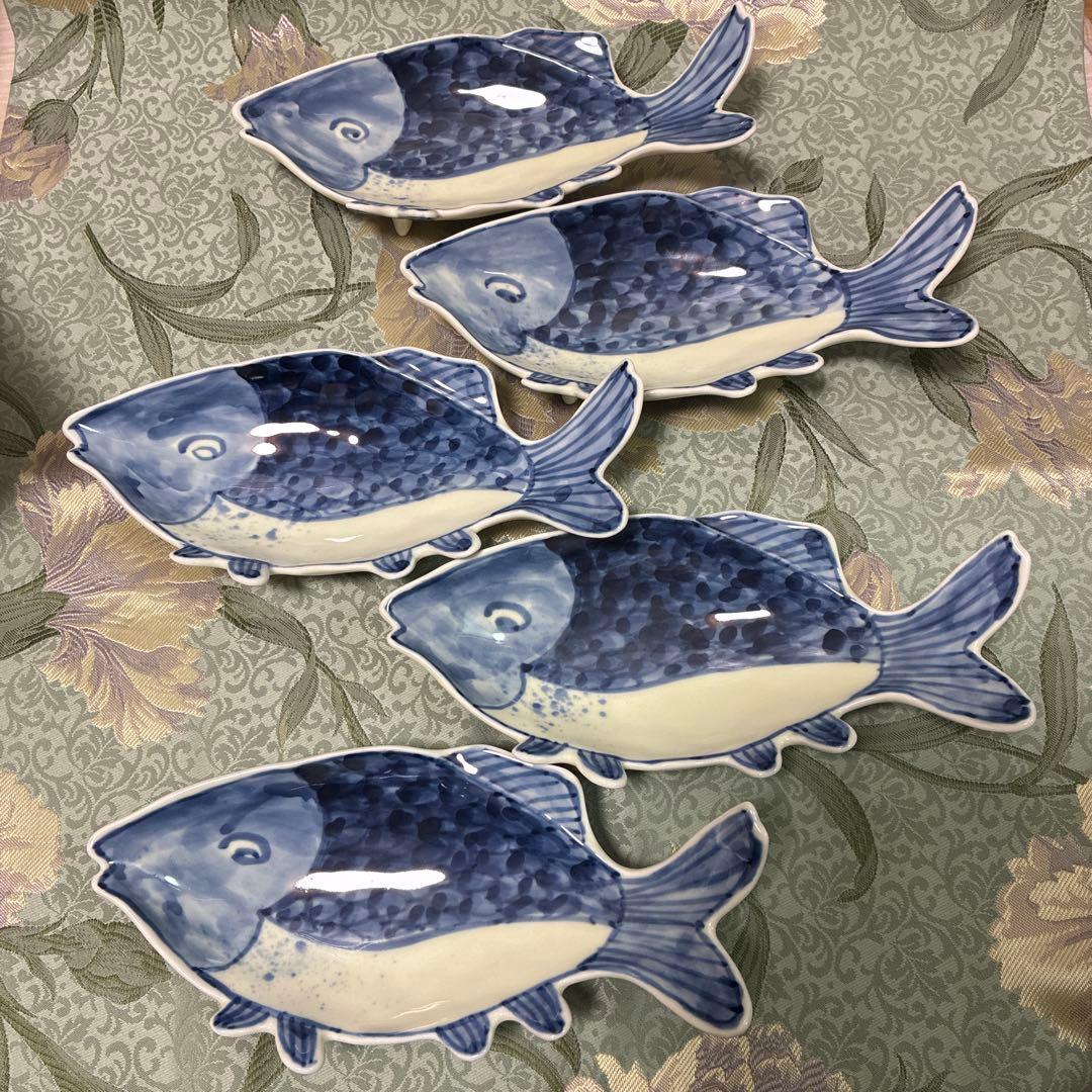 魚彫刻　足付皿揃　5皿　深川刻印あり　製造終了品　深川製　染付 魚型皿　 三つ足