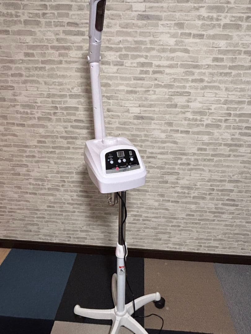 セブンビューティー　オゾンフェイシャルスチーマー　FS300 ホワイト