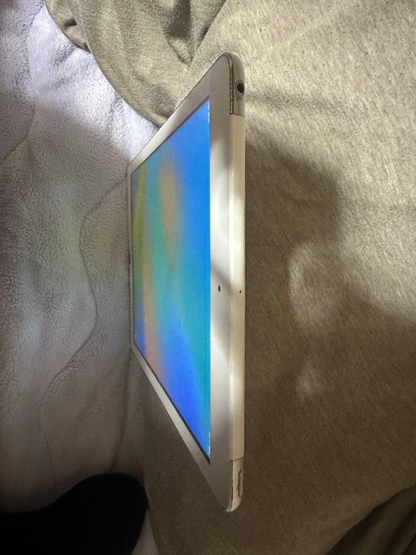 iPad（第5世代）Wi-Fi + Cellular：A1823 128GB