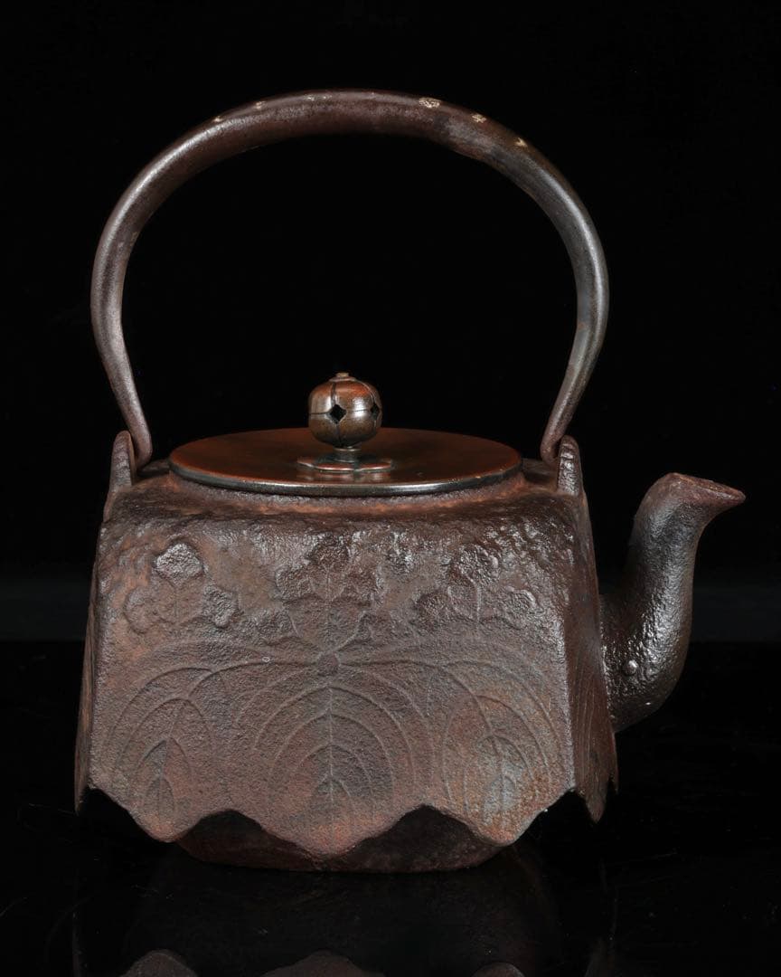 【時代鉄瓶】三葉葵紋 四方形鉄瓶 銅蓋 茶道具 煎茶道具 急須 湯沸 骨董品