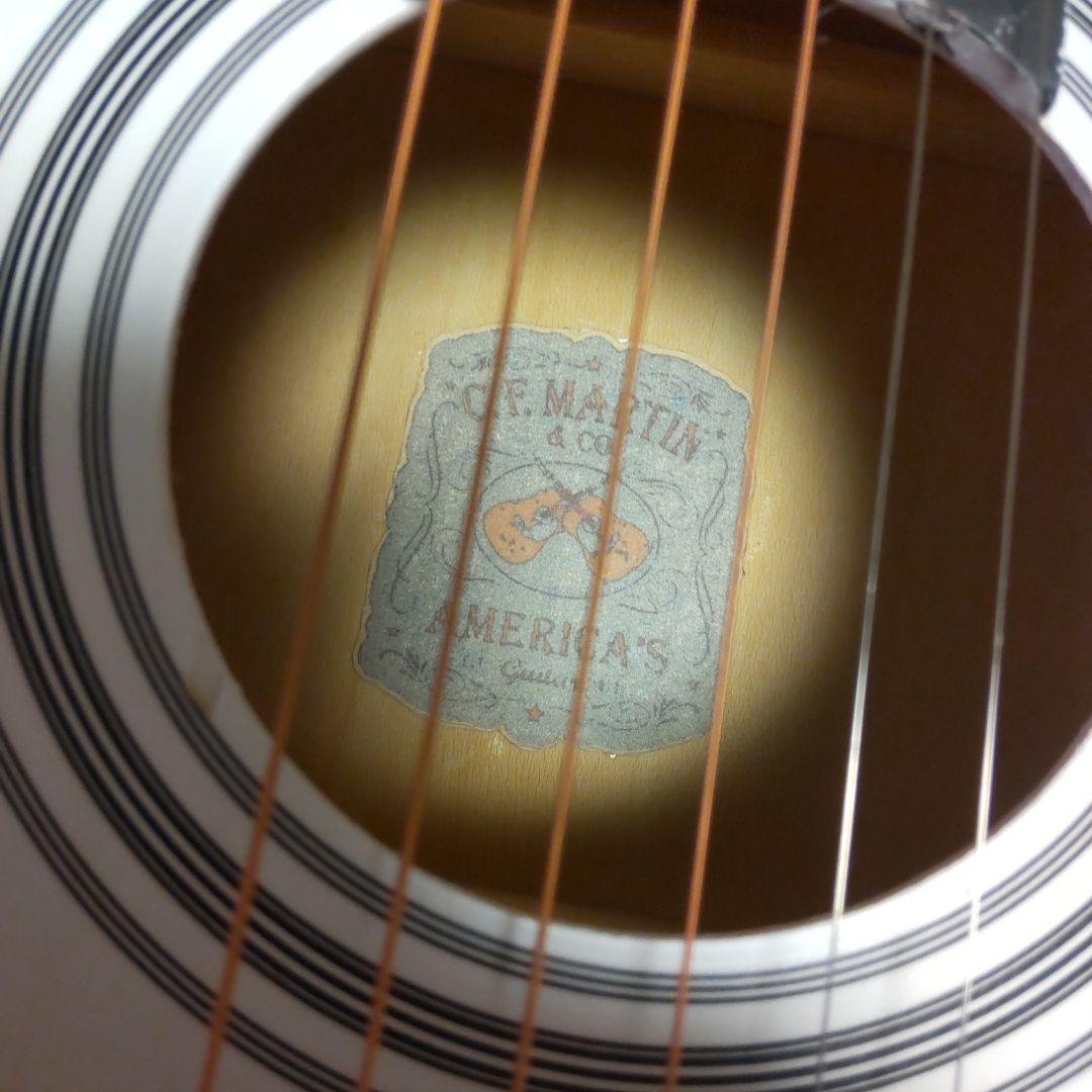 新品！ホワイトカッタウェイアコースティックギター、ソフトケース、付属品付