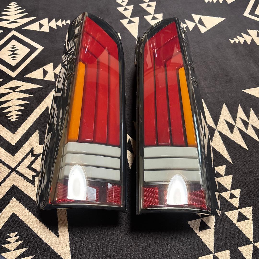 ハイエース 200系　テールランプ LED HELIOS ヘリオス　左右セット