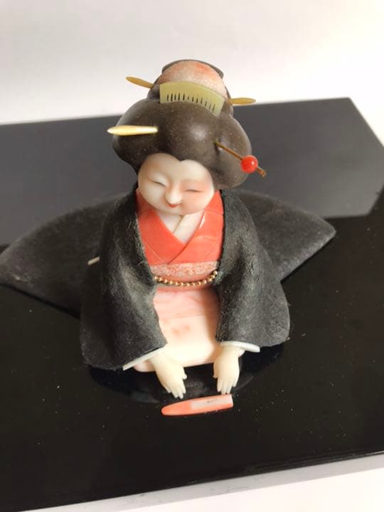 珊瑚彫刻　婦人