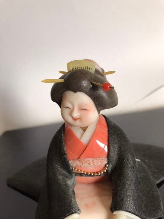 珊瑚彫刻　婦人