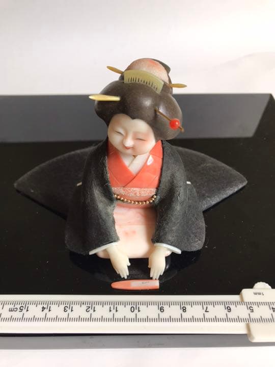 珊瑚彫刻　婦人