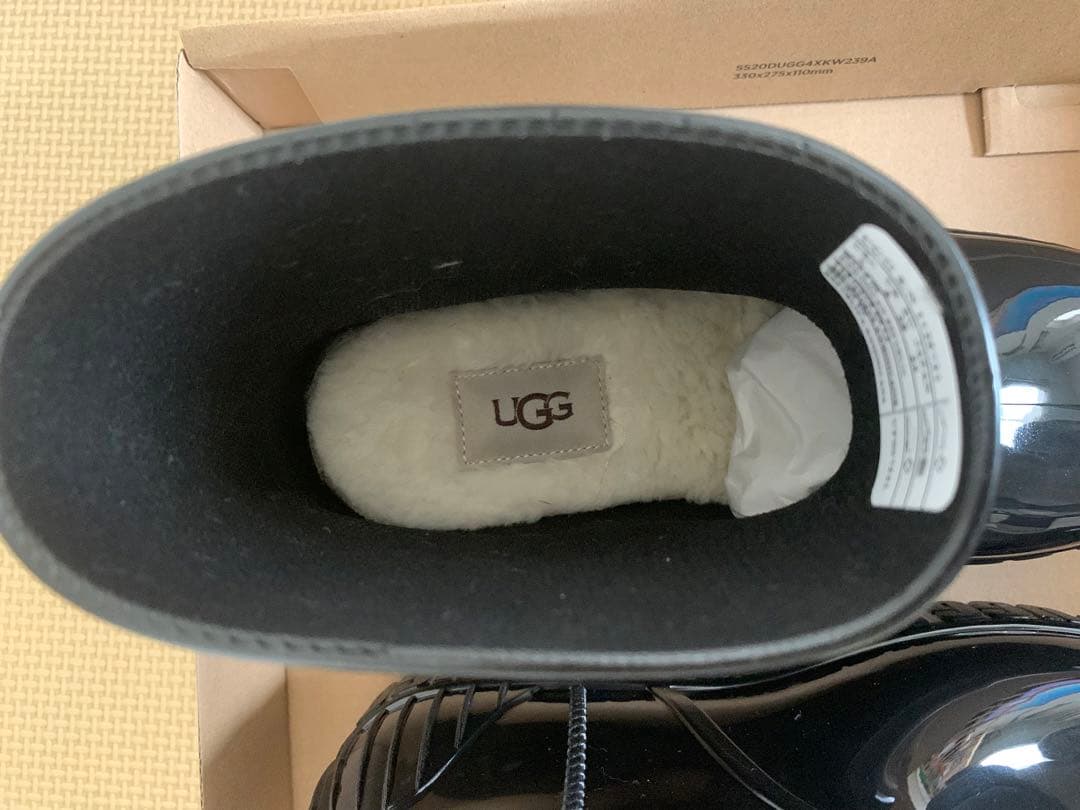 UGG ブラック ショートブーツ