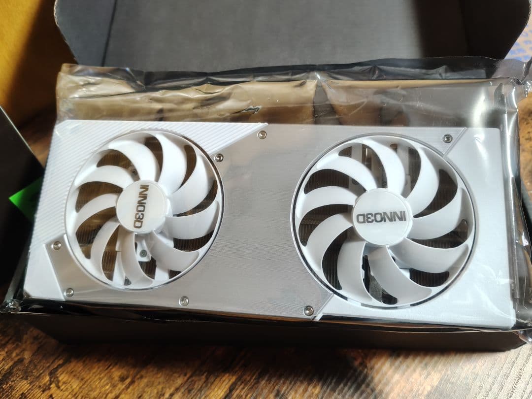 グラフィックボード・グラボ・ビデオカード INNO3D GeForce RTX 5070 TWIN X2 OC WHITE