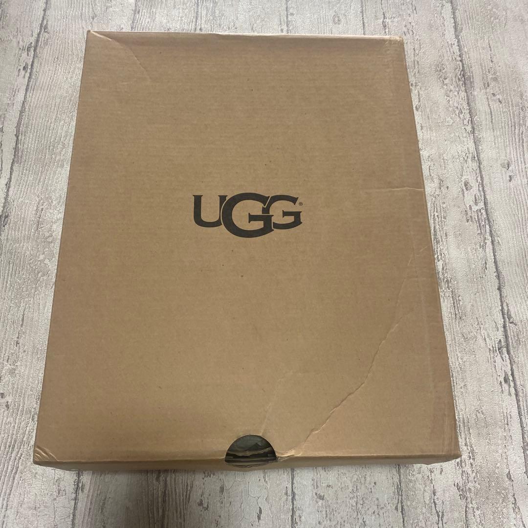 UGG ブラック ヒール付きムートンブーツ