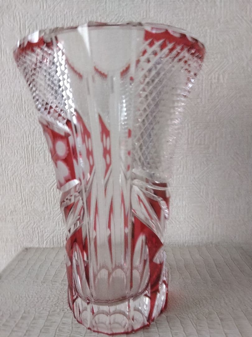 ★未使用★KAGAMI CRYSTAL 江戸切子 花瓶 赤色 花模様