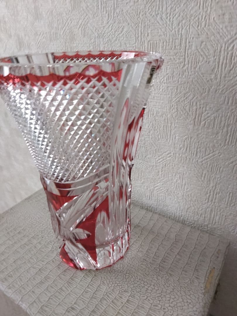 ★未使用★KAGAMI CRYSTAL 江戸切子 花瓶 赤色 花模様