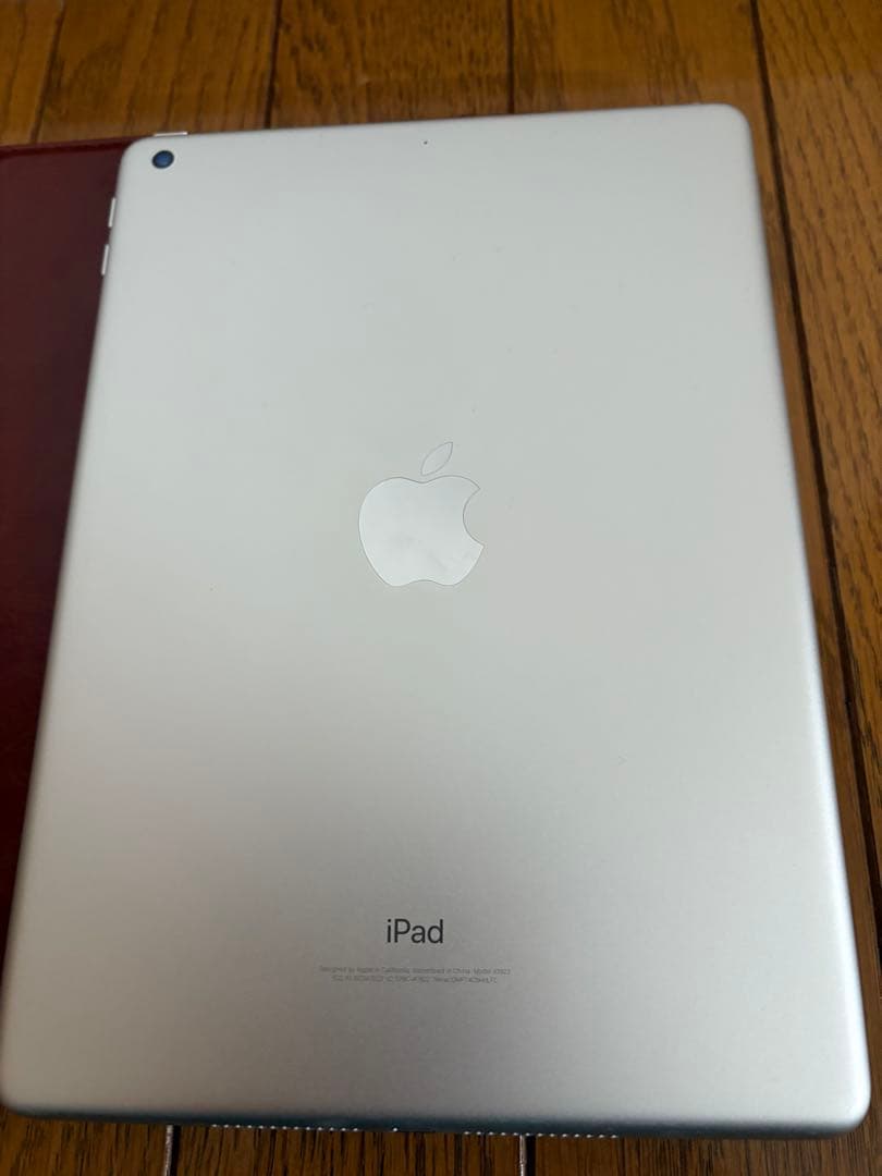 （ぴー様用）iPad 第5世代 シルバー WIFI 32GB ケース付き