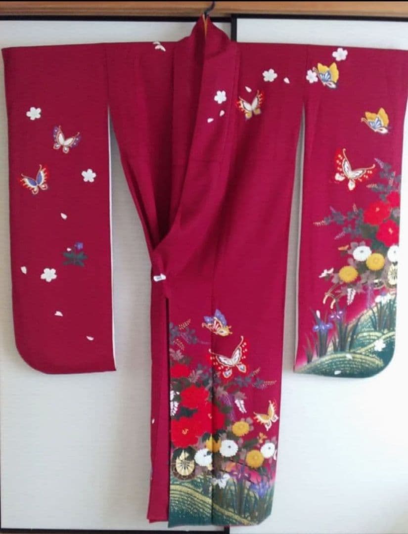 紅色古典柄 縮緬地正絹振袖・長襦袢セット