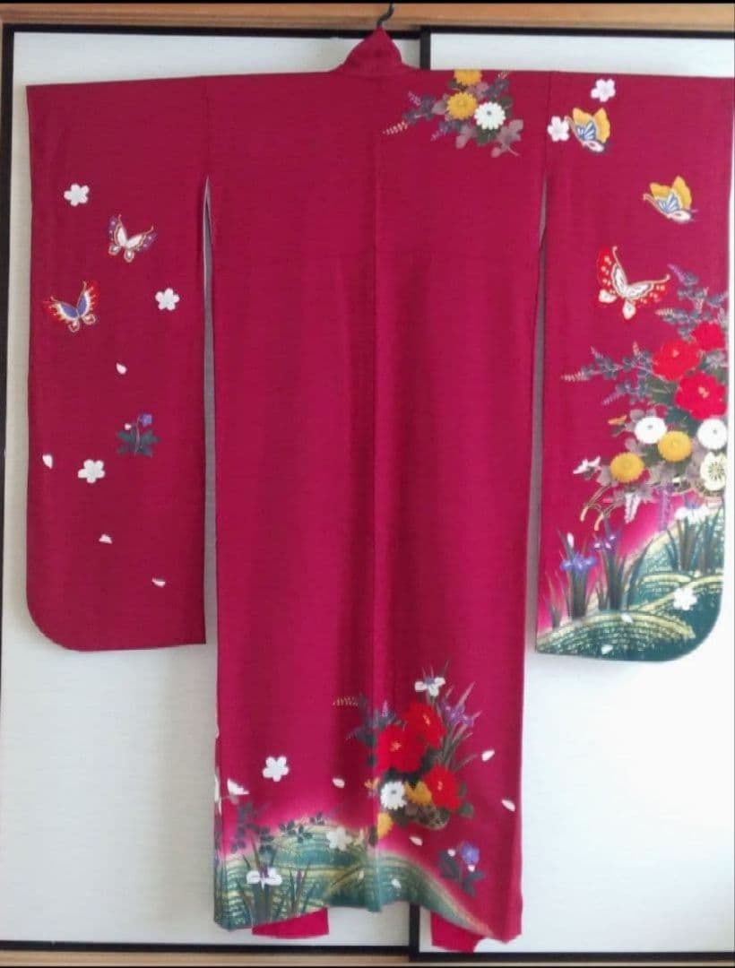 紅色古典柄 縮緬地正絹振袖・長襦袢セット