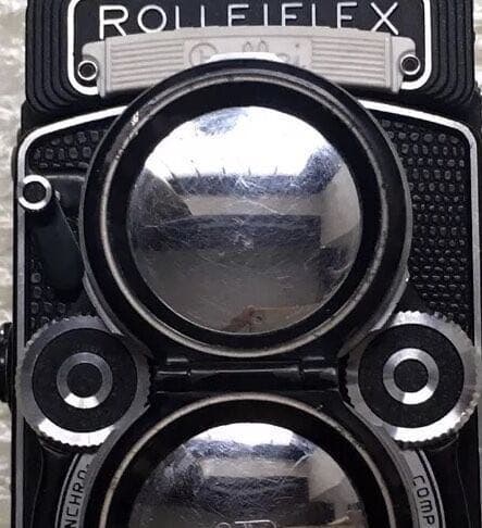 ローライ 二眼 2.8F（黒文字盤）/3.5F（黒文字盤）用 皮を飾ります