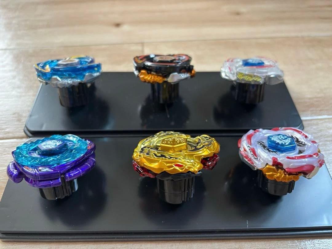 ベイブレード バトル未使用品6個+新品ランチャー 2個+パーツ付き