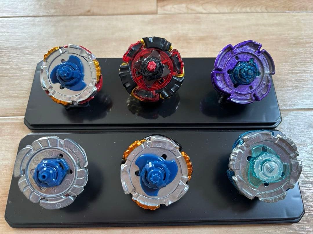 ベイブレード バトル未使用品6個+新品ランチャー 2個+パーツ付き