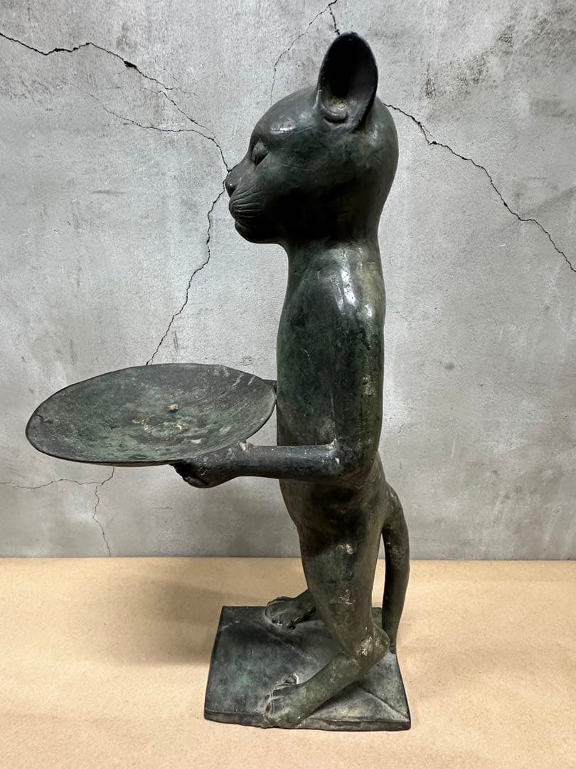 アンティーク青銅　お皿を持った猫