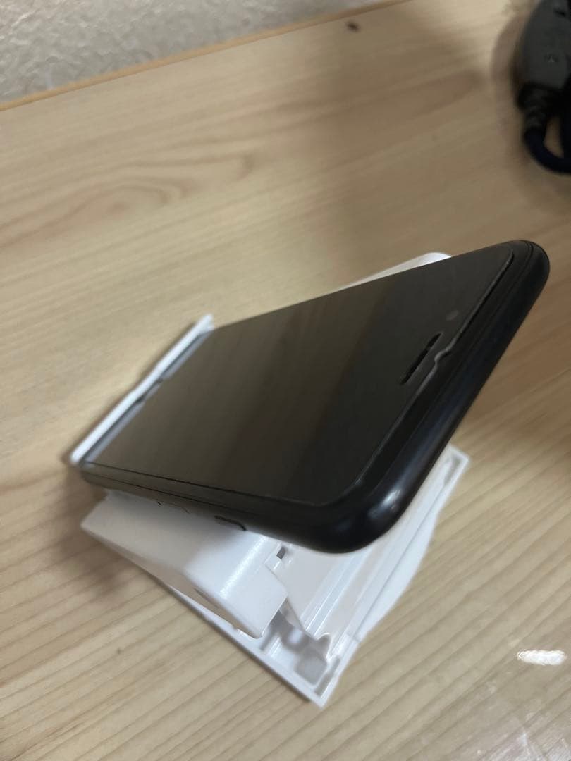 【値下げ中】iPhone SE (第2世代) ブラック 本体