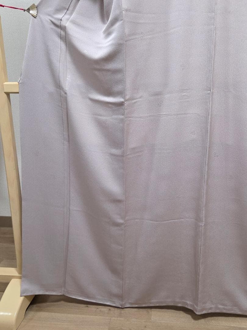 D シンプルデザイン 薄色 菊の地模様 袷 正絹 色無地 着物 K48