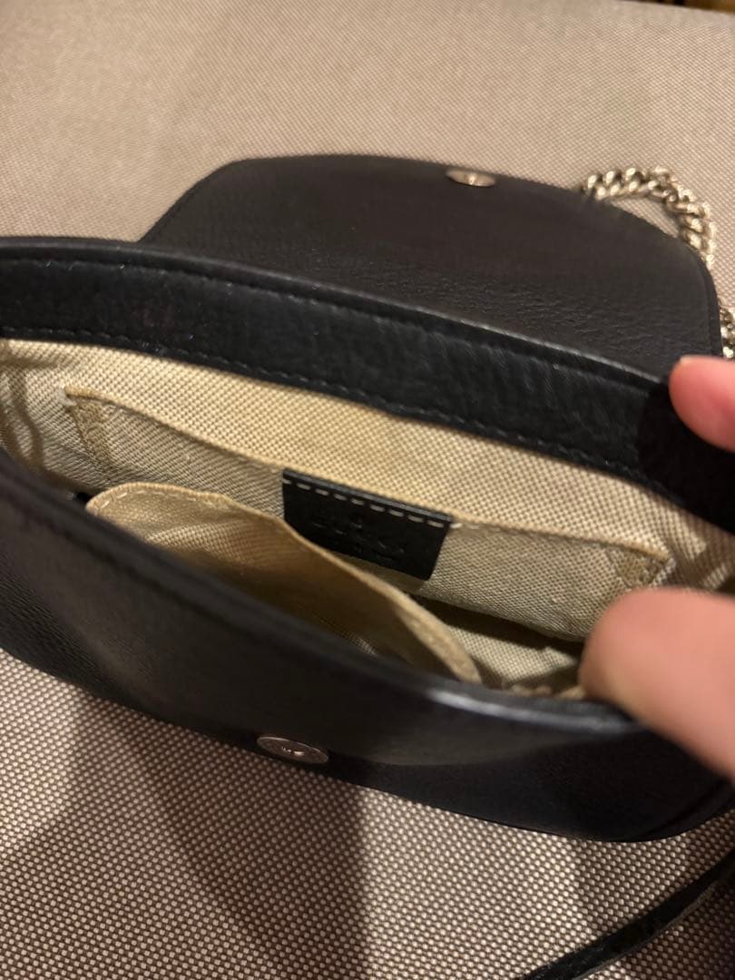 Gucci 黒レザーショルダーバッグ