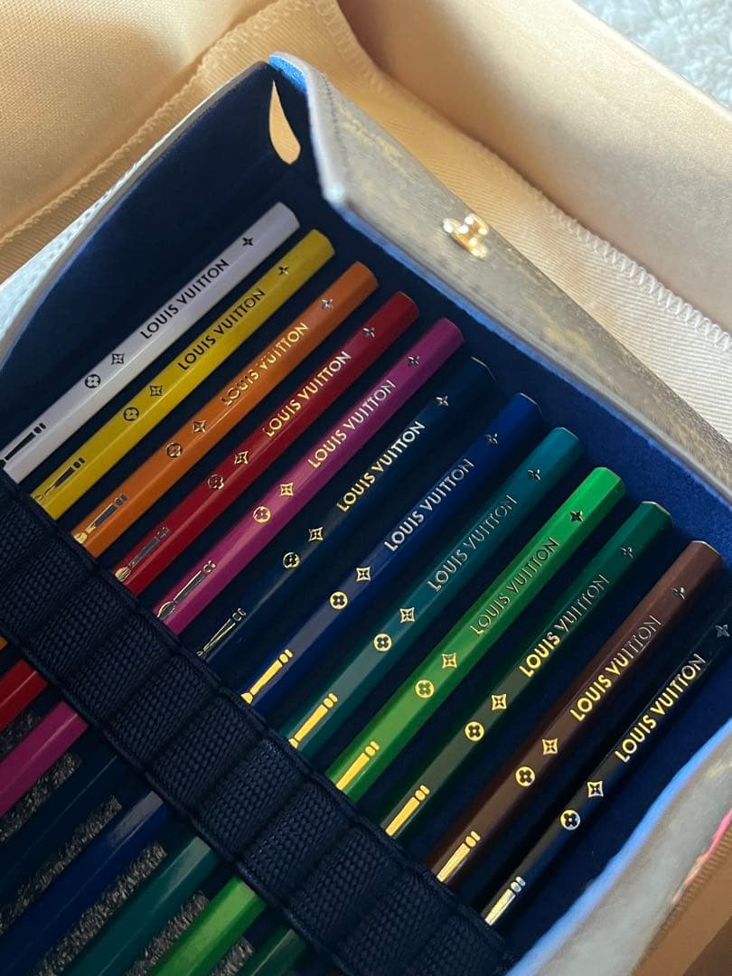⭐︎未使用⭐︎Louis Vuitton ルイヴィトン 12エテュイ 色鉛筆